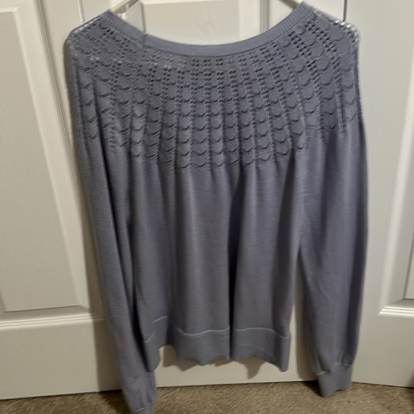 Lost lightweight sweater/blouse - Picture 3 of 5